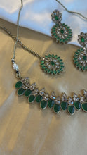 Load and play video in Gallery viewer, Jiya golden antique Green Kundan Polki Necklace Set with Maangtikka
