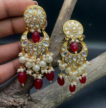 Load image into Gallery viewer, Silver Foiled chaandbali kundan Classy Bali Earrings
