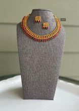 Load image into Gallery viewer, Multicolor Simple Single line Kemp Stone Necklace set
