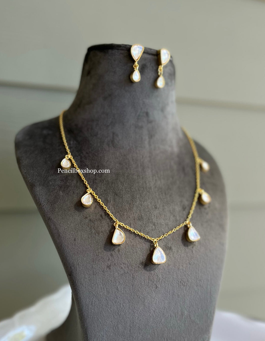 22 carat Gold plated moissanite Stone Seven Stone Necklace set