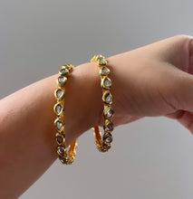 Load image into Gallery viewer, Dabi Kundan Tear Drop Shape pair of bangle set
