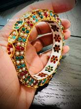 Load image into Gallery viewer, Jadau Kundan Rajasthani Openable Single Bangle
