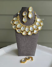 Load image into Gallery viewer, Uncut Premium Quality Heavy Designer Kundan Necklace set with maangtikka
