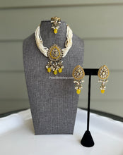 Load image into Gallery viewer, Polki White Pearl kundan Choker necklace set with maangtikka
