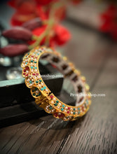 Load image into Gallery viewer, Jadau Kundan Rajasthani Openable Single Bangle
