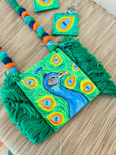 Load image into Gallery viewer, Handmade Handpainted Green peacock necklace set
