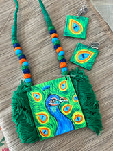 Load image into Gallery viewer, Handmade Handpainted Green peacock necklace set
