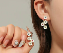 Load image into Gallery viewer, Multicolor stone Flower Stud earrings IDW
