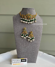 Load image into Gallery viewer, Green Rice pearls Kemp Stone premium Quality Choker necklace set
