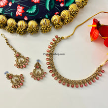 Load image into Gallery viewer, Polki Pearl Amira Necklace set with Maangtikka
