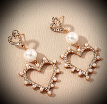 Load image into Gallery viewer, Heart White pearl Dangling Earrings IDW
