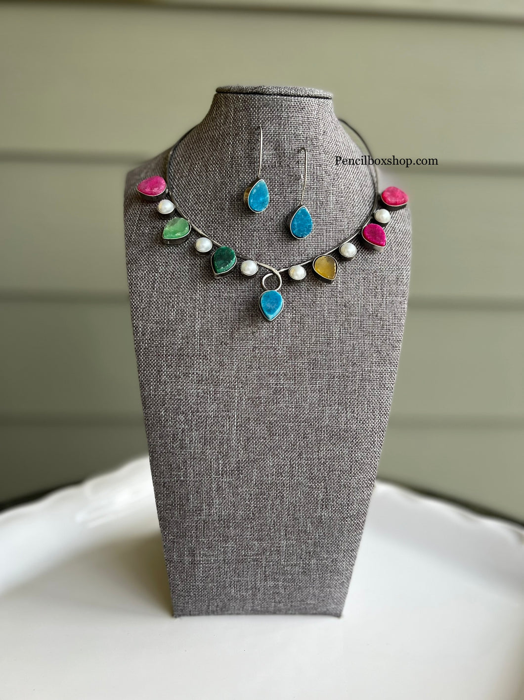 Contemporary Multicolor Natural Stone Necklace Hasli Set