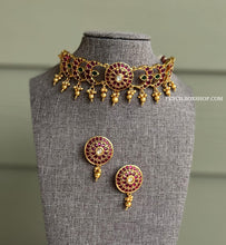 Load image into Gallery viewer, Multicolor Kemp Stone premium Quality Flower design Choker necklace set for women
