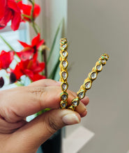 Load image into Gallery viewer, Dabi Kundan Tear Drop Shape pair of bangle set
