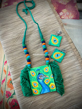 Load image into Gallery viewer, Handmade Handpainted Green peacock necklace set
