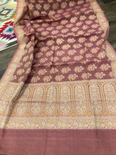 Load image into Gallery viewer, Handloom weaving Silk Mauve Golden zari Saree
