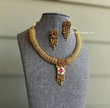Load image into Gallery viewer, Pachi kundan Golden Dainty premium Quality Kundan Silver Foiled Dainty Necklace set
