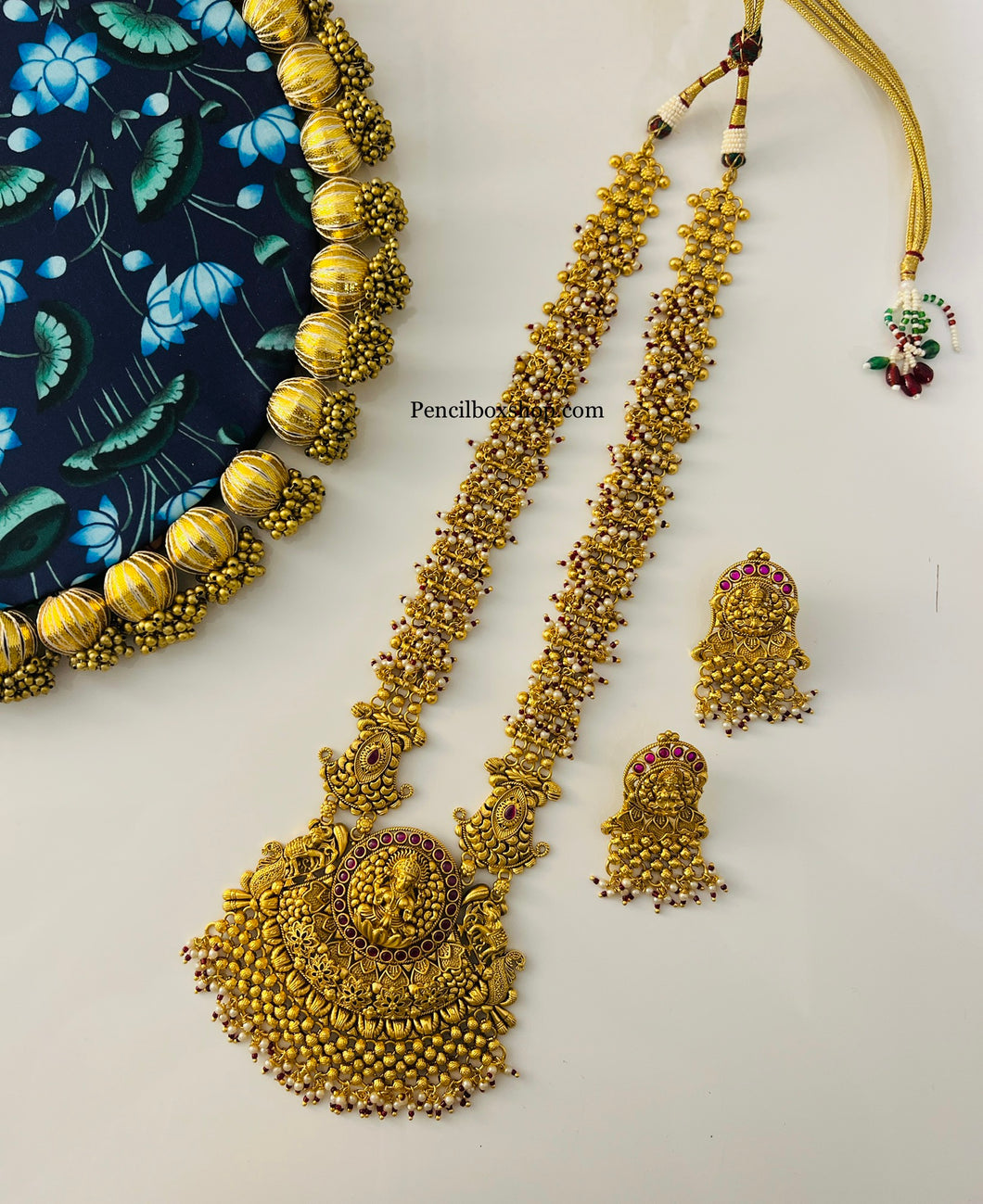 Multicolor lakshmi ji guttapusalu Pearls real Kemp stone Cz Copper based necklace set