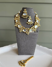 Load image into Gallery viewer, Premium Quality Heavy Designer Kundan Necklace set with Back side Meenakari and maangtikka
