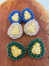 Load image into Gallery viewer, Lakshmi Kundan Studs Earrings With Pearls
