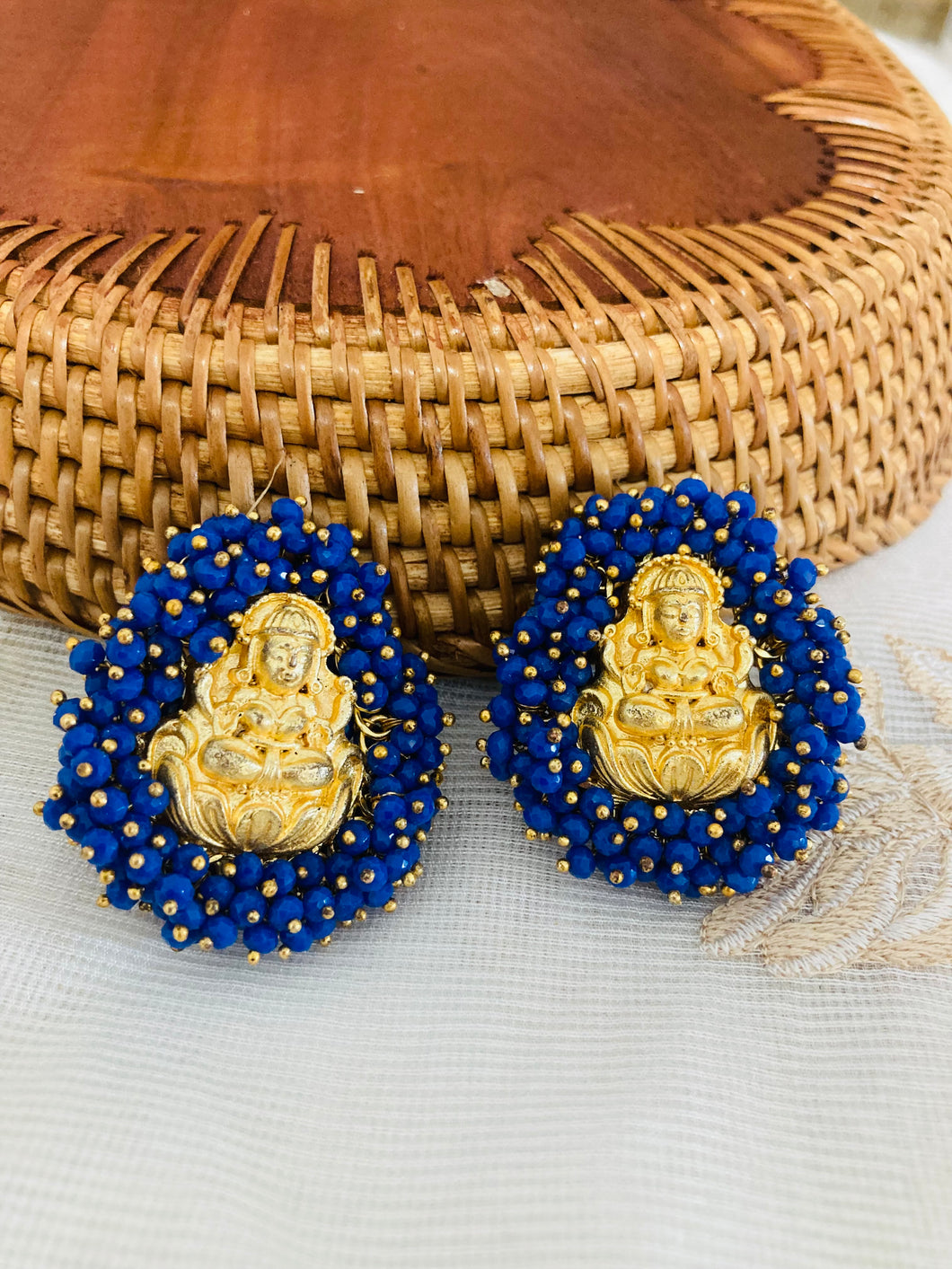 Lakshmi Kundan Studs Earrings With Pearls