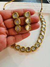 Load image into Gallery viewer, Single line Kundan Necklace set Mahika
