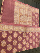 Load image into Gallery viewer, Handloom weaving Silk Mauve Golden zari Saree
