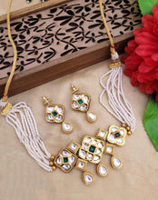 Load image into Gallery viewer, Pearl Golden kundan Choker necklace set
