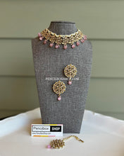Load image into Gallery viewer, Polki White Pearl kundan Choker necklace set with maangtikka

