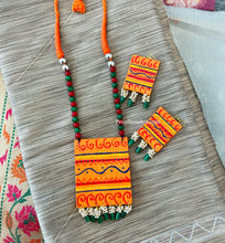 Load image into Gallery viewer, Handmade Handpainted Statement Orange Pearl multicolor necklace set
