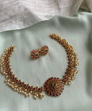 Load image into Gallery viewer, Golden Simple kemp stone Choker Necklace set
