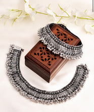 Load image into Gallery viewer, German silver Pair of heavy Designer Anklet set
