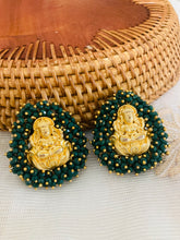 Load image into Gallery viewer, Lakshmi Kundan Studs Earrings With Pearls
