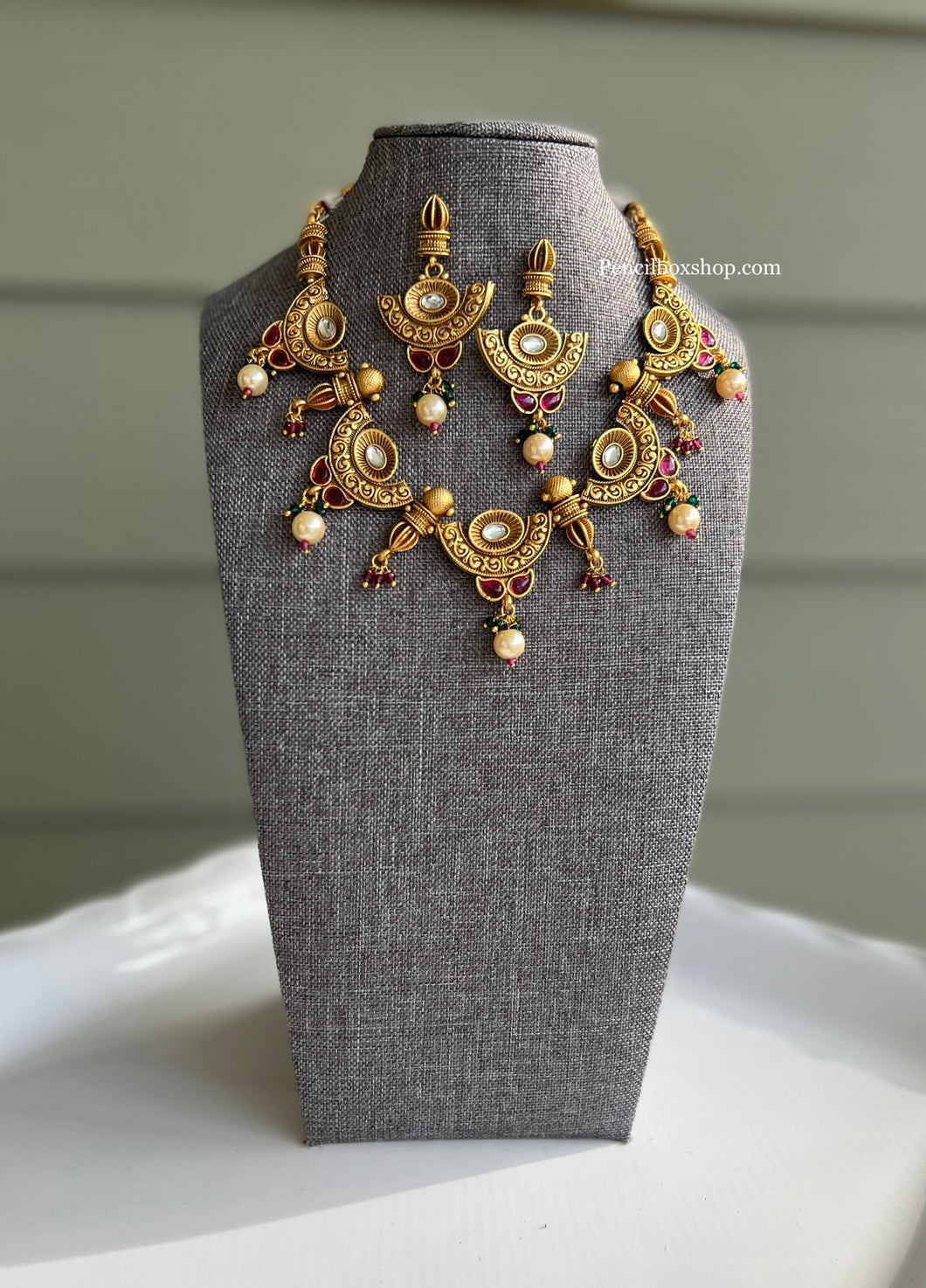 Dainty Gold matte Finish Kundan Ruby Elegant Necklace set