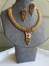 Load image into Gallery viewer, Pachi kundan Golden Dainty premium Quality Kundan Silver Foiled Dainty Necklace set
