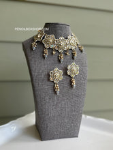 Load image into Gallery viewer, Flower Mirror Choker necklace set with maangtikka
