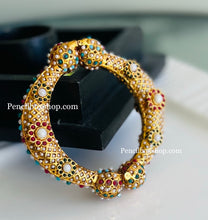Load image into Gallery viewer, Jadau Kundan Rajasthani Openable Single Bangle
