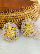 Load image into Gallery viewer, Lakshmi Kundan Studs Earrings With Pearls
