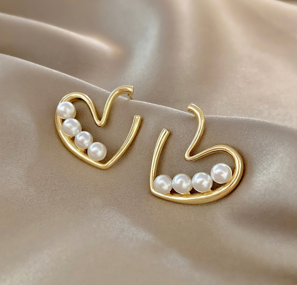 Pearl White Heart Golden Brass Stud Earrings IDW