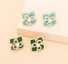 Load image into Gallery viewer, Flower Pearl simple Stud earrings IDW
