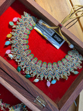 Load image into Gallery viewer, Premium Quality Statement Designer Polki Kundan Inaaya Necklace set with Maangtikka
