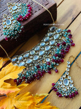 Load image into Gallery viewer, Bridal Premium Quality Kundan Choker necklace set Bridal Ruby Green with Maangtikka
