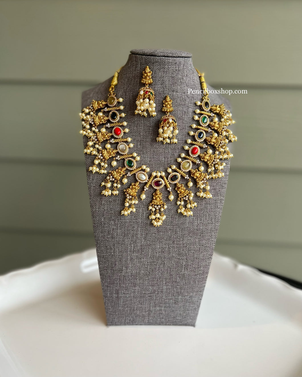 Navratna guttapusalu lakshmi ji real Kemp stone Cz Copper based necklace set