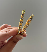 Load image into Gallery viewer, Dabi Kundan Tear Drop Shape pair of bangle set
