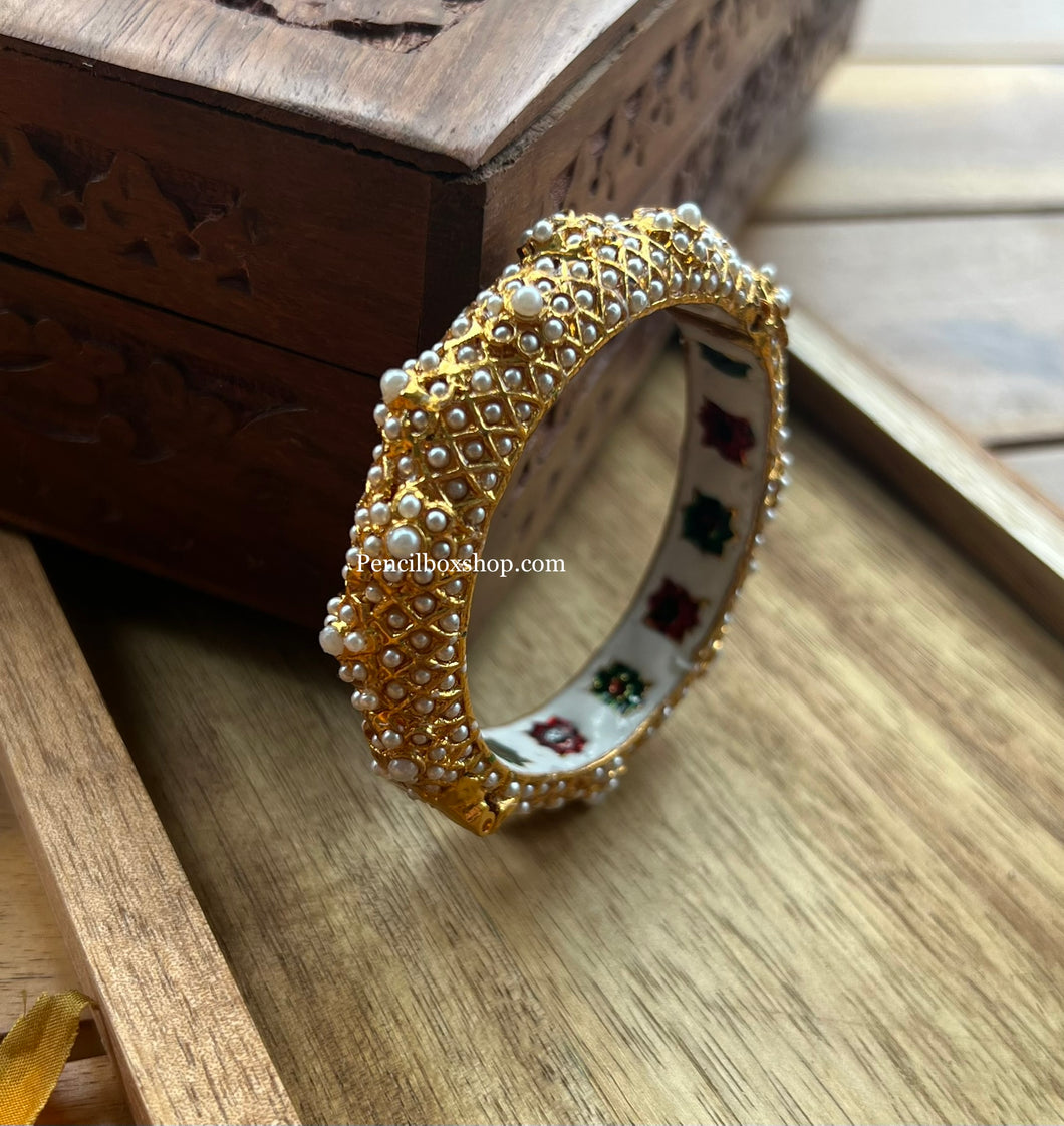 Round Pearl Jadau Kundan Rajasthani Openable Single Bangle