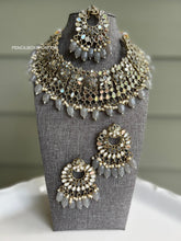 Load image into Gallery viewer, Miza Mirror Round Beads Hanging Choker necklace set with maangtikka
