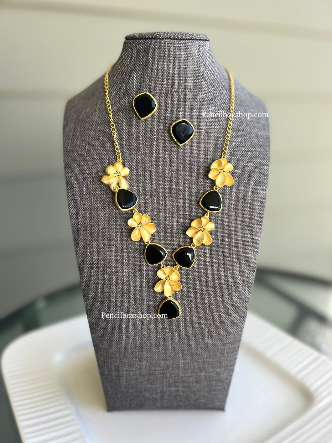 Contemporary Natural Stone Black Gold brass made Necklace set