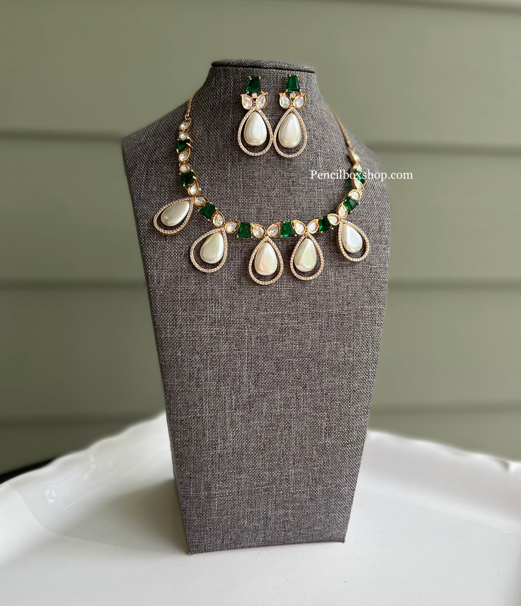 Pearl Mop Tyaani Green Simple Dainty Necklace Set