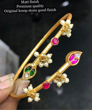 Load image into Gallery viewer, Real Kemp Stone Pearl Openable multicolor Gold Bracelet
