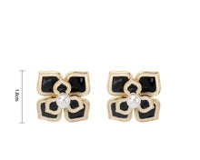 Load image into Gallery viewer, Flower Pearl simple Stud earrings IDW
